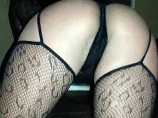 Amateur group shakes ass in pantyhose for intense cunilingus and anal fucking