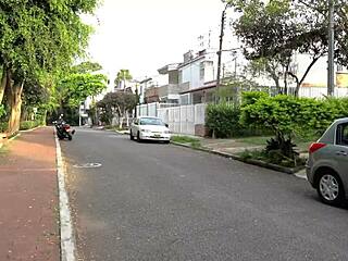 extraño convence a latina de grandes tetas para videos porno parte 1