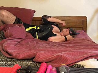 Granny Batgirl gives Batman a deep blow job in two positions