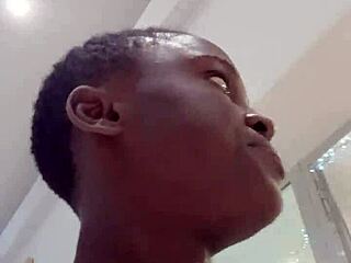 Nigerian Bitch Masturbates in West Hills Mall Bathroom 😳