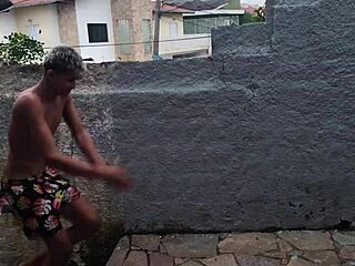 Madastra seduces her entiado with her big ass and pussy
