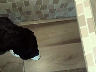 Amateur teen gets her pussy pounded while on phone