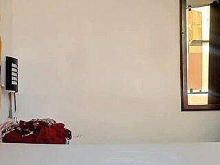 grabo a mi padrastro mientras me ve probándome ropa y termine con la polla dentro de mi coñito