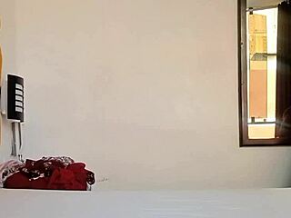 grabo a mi padrastro mientras me ve probándome ropa y termine con la polla dentro de mi coñito