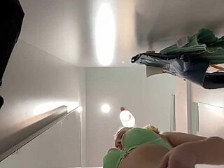 Masturbate in the changing room and feel the pleasure of bbw amateur