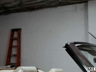 Justine is a mature and fit woman who has sex with a young man in his car