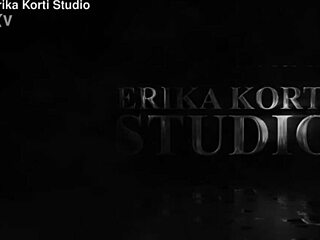 जॉर्जिया कोनेवास डाइलन ब्राउन से पावरफुल पेनेट्रेशन का मजा लेती है।