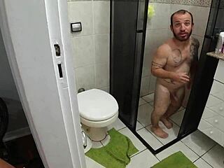 Old man fucks skinny big-ass girl intensely.