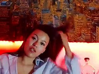 Beautiful girl xxx masturbates live on bluee official