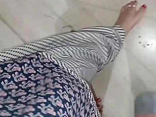 सौतेला बेटा सौतेली माँ को मसाज के दौरान जोर से चोदता है, ड्रिपिंग फेशियल और डीपथ्रोट के साथ।