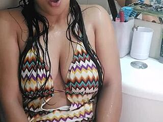 esta latina no encontró quien la folle, mira su desespero! 😳