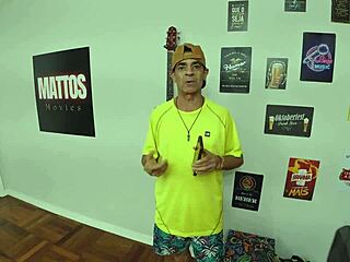 Old man fucks skinny big-ass girl intensely.