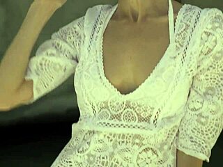 valentina ginagerson showcases beauty in solo music performance