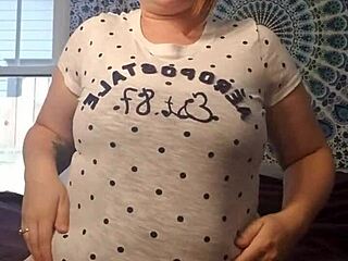 Squirting lesbian uses dildo on pussy for orgasm!