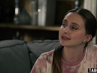 Bisexual threesome with lesbian roommates Leana and Laney