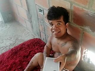 horny aunt gave me the latest phone and in thanks i fucked her doggystyle 😏