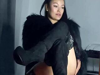 blue surprises you with her big wet pussy