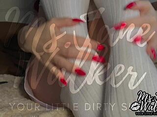 Hot Sexy Lesbian Girl Masturbates With Vibrator And Fingers