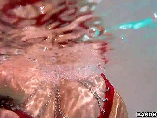 i watch this natural milf give a poolside blowjob, it's so hot i can't beleive it