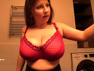 Bra change leads to titty fuck