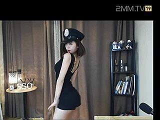 Yi Su Wan Dances Hot in Uniform!