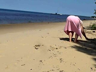 A comic beach encounter with a sexy blonde MILF