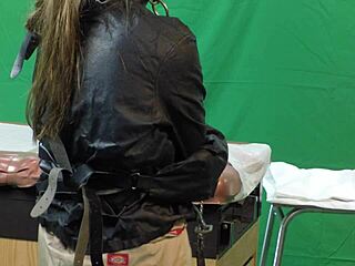 i lub scarlett johnson's vag inspection