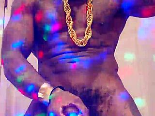 बीबीसी पूजा हेलिलुजाह जॉनसन कम करता है काइल लुईस के चेहरे पर