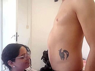 Latina Babyluna Gets Handjob After Shaving