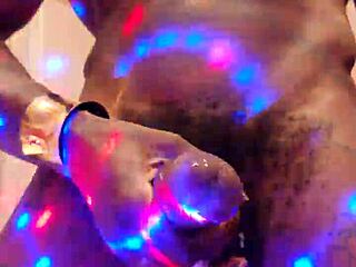 बीबीसी पूजा हेलिलुजाह जॉनसन कम करता है काइल लुईस के चेहरे पर