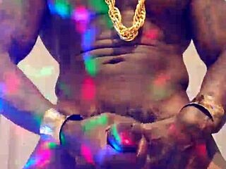 बीबीसी पूजा हेलिलुजाह जॉनसन कम करता है काइल लुईस के चेहरे पर