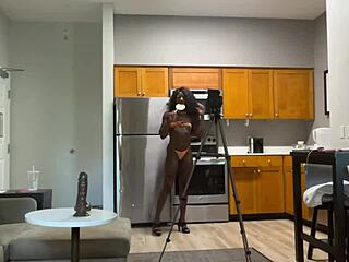 Lola Black enjoys lollipop while getting fucked live