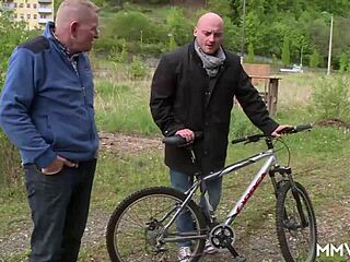 What’s That German Milf Doing in Threesome?