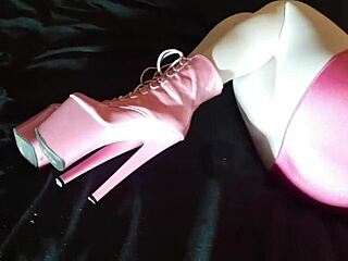 laura xxx model in sexy stockings and heels 😍