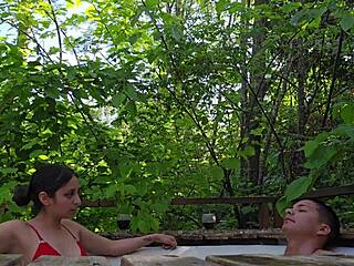 Amiga te animas a tener sexo en el jacuzzi nos espian