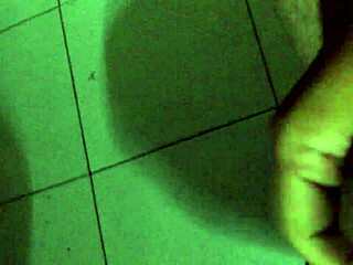 Masturbating fast and hard like a crazy fella
