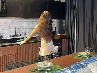 o marido da minha amiga me pegou na cozinha enquanto ela descansava