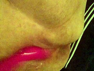 Sharinmailove enjoys solo masturbation as a free BBW with big tits