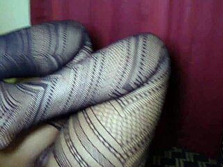 Famous starlet's bartender sucked my dick after the club, it was rough