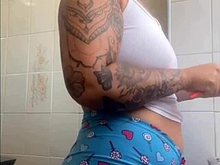 I Want Affection On My Big Pussy While Flashing