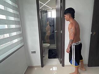Mi madrastra tiene un arranque de libertad en el baño