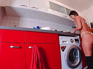 Dare to Bare in Short Jeans and Hot Pants for Curvy Ass Show