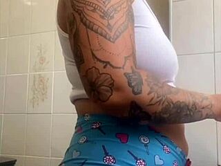 I Want Affection On My Big Pussy While Flashing