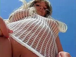 A see-through dress changed the attitude of a girl towards her boyfriend