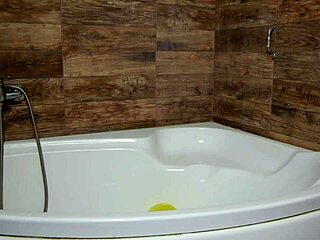 Watch MilfyCalla shake her huge ass in balloon and seat fetish?