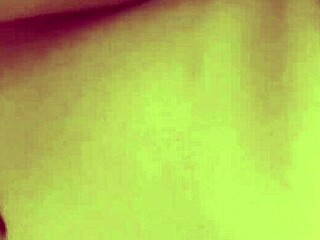 Korean amateur teen shows off in homemade clip