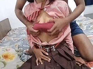 भारतीय स्कूलगर्ल 18+ की क्लास के बाद पहली बार सेक्स गंदा हो जाता है, देखो कितनी टाइट है!