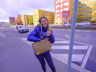 Descriptive Flashing and Solo Play in Taxi Dare