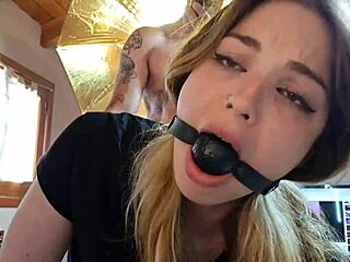 Hot Stepsister Offers Ass for Webcam Capture