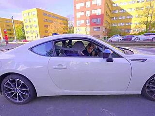 Descriptive Flashing and Solo Play in Taxi Dare